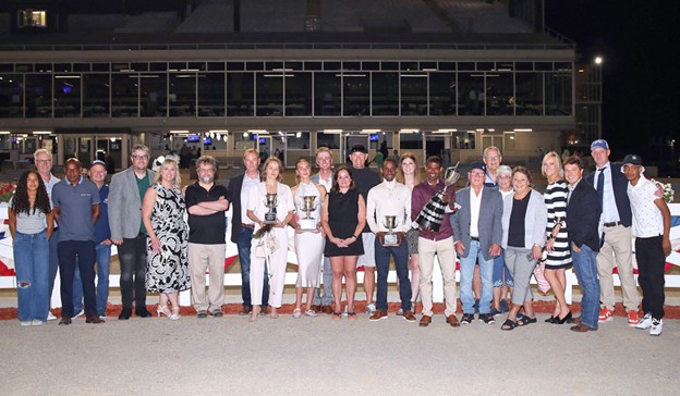 winners-circle Connections of Manitoba Derby winner Attack in the winner’s circle after the Derby. (Jason Halstead / Assiniboia Photo)