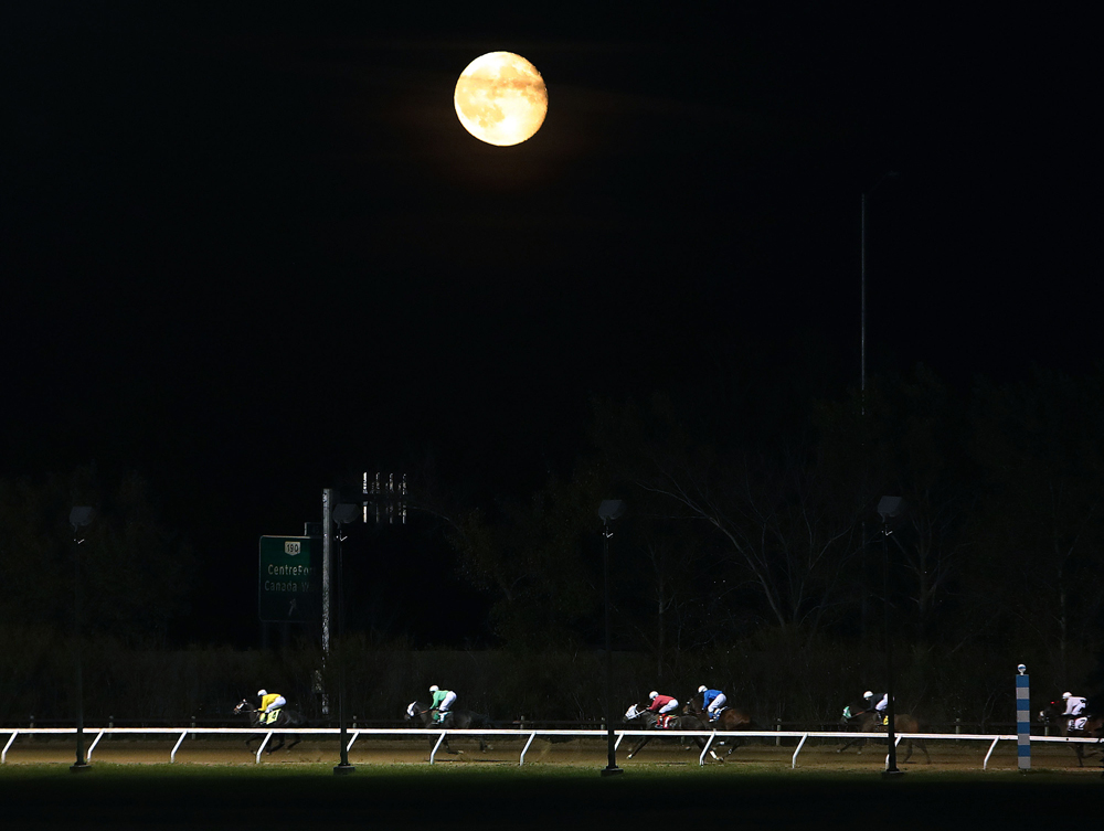 RacingUnderMoon1k
